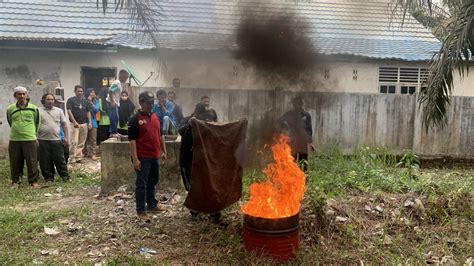 Pengabdian Masyarakat Mitigasi Dan Tanggap Darurat Bencana Kebakaran Pemukiman Di Desa