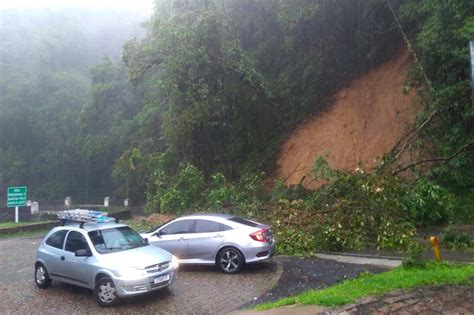 Ap S Chuvas Intensas Tr S Rodovias Do Litoral T M Pontos Bloqueio