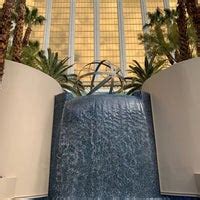 Four Seasons Hotel Las Vegas Pool - 7 tips