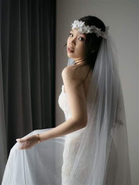 White Nude Inez Lota