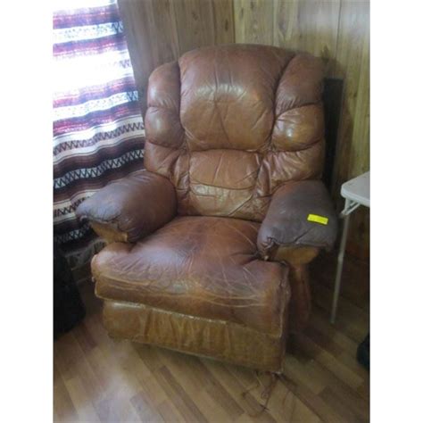 LEATHER LAZY BOY RECLINER