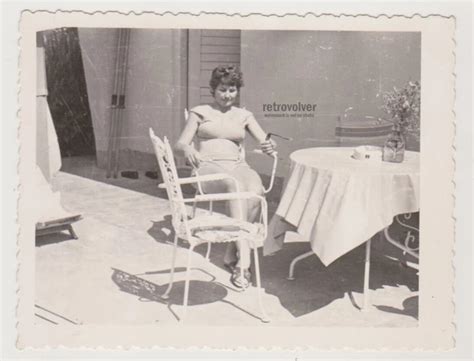 JOLI JOLI MAILLOT de bain bikini de plage jeune femme instantané photo ancienne EUR 20 57