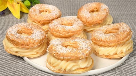 Der berühmte französisch Apfel Eclairs der in ihrem Mund schmilzt Sie