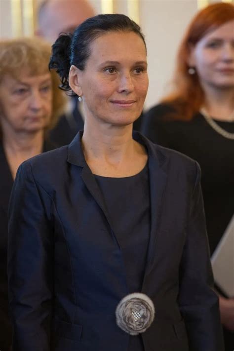 Modrý Zajačik spravodajstvo: Ojazdená a stará manželka Svetlana Ficová