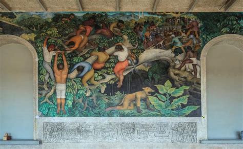 El Antiquísimo Palacio De Hernán Cortés Con Un Mural De Diego Rivera