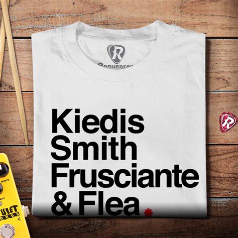 Camiseta Red Hot Chili Pepppers Integrantes Branca Algod O Roquenrou Estampado Na Veia