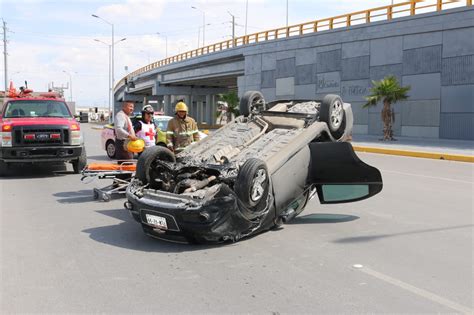 Choque Múltiple Provoca Volcadura En El Periférico De Torreón Grupo