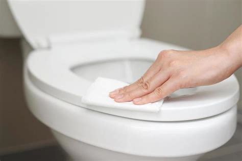 how to keep toilet clean
