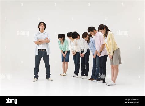 Japanese women bowing hi-res stock photography and images - Alamy