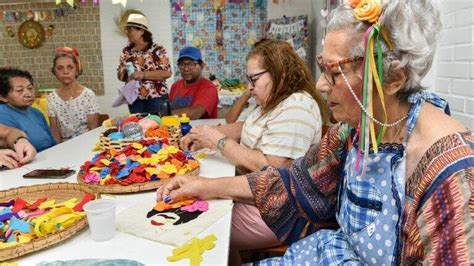 Mulheres mais de 60 comemoram 6 anos de projeto Espaço do Fazer