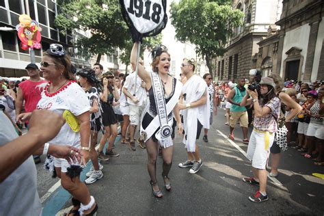 Famosos Curtem Primeiro Dia Dos Blocos De Rua No Rio De Janeiro Fotos