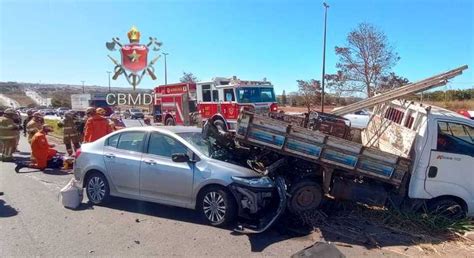 Colisão Entre Carro E Carreta Na Br 020 No Df Deixa Dois Feridos