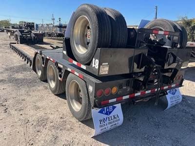 2020 Globe 55 TON HYDRAULIC RGN TRI AXLE WITH HYDRAULIC FLIP Lowboy