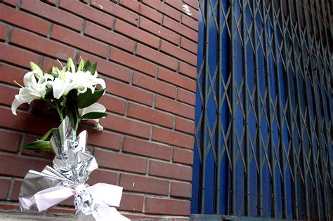 Sex létu lífið í hnífstunguárás á leikskóla