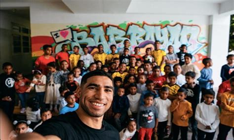 Achraf Hakimi Rend Visite Aux Orphelins De Bab Rayan Au Maroc Info