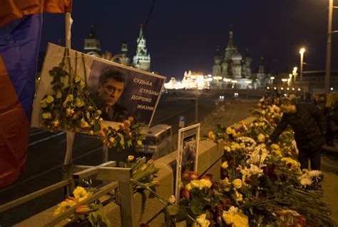 Muscovites Mark Year Since Opposition Chief Nemtsov Slain The Columbian