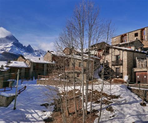 Pasquetta a Ostana uno dei borghi più belli d Italia per Montagne in