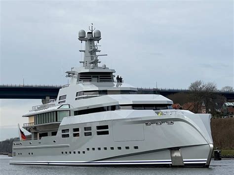 L Rssen Yacht Sea Trial Megayacht In The Kiel Canal