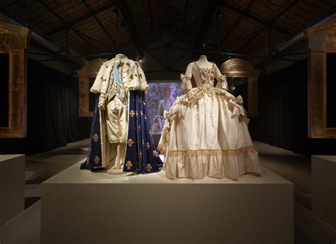 Marie Antoinette. The Oscar-winning Costumes Of A Queen - Museo del Tessuto