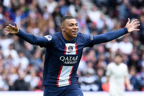 Foot PSG Le plan de carrière de Mbappé dévoilé le PSG s agace Foot 01