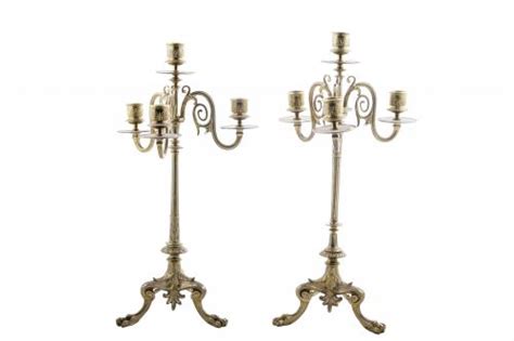 Pareja De Candelabros En Bronce Dorado De Tres Brazos Y Cuatro Luces