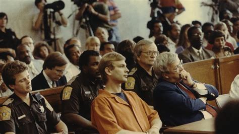 Cómo sobrevivir a un asesino en serie Jeffrey Dahmer AMC SELEKT