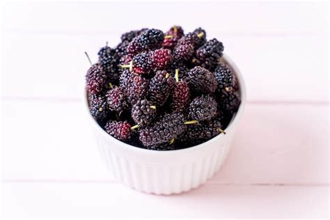 Premium Photo Fresh Mulberry Bowl