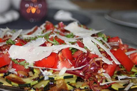 Salat Mit Gegrillten Zucchini Und Kirschtomaten Einfache Rezepte