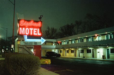 This Motel Near Me Has Twin Peaks Vibes : r/pics