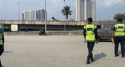 Sanggup Lawan Arus Lebuh Raya Elak Sekatan Jpj Kosmo Digital