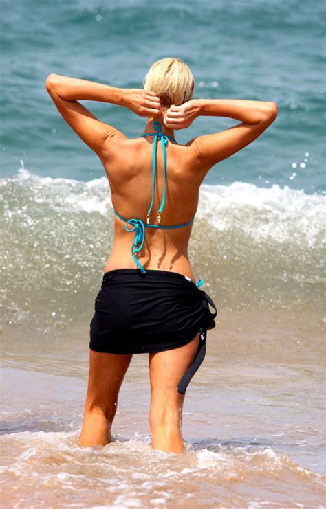 Paris Hilton Showing Her Pussy Upskirt In Car Paparazzi Pictures And Her Tits Porn Pictures XXX