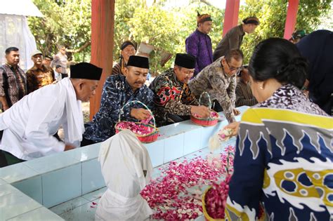 Ziarah Makam Leluhur Dalam Rangka Peringati Hari Jadi Ngawi Ke