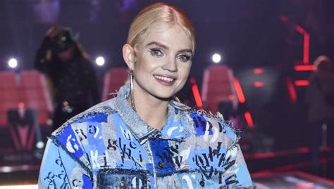 Margaret Pokaza A Niemal Nagie Cia O Kuse Bikini Niewiele Zas Ania Adam I Ewa W Raju