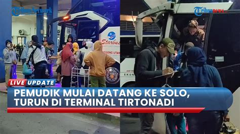 Ribuan Pemudik Turun Di Terminal Tirtonadi Solo Puncak Penumpang Akan