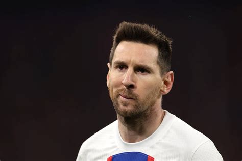 Ce Nest Pas Dans Mon Contrat Au Psg Lionel Messi A Refusé De