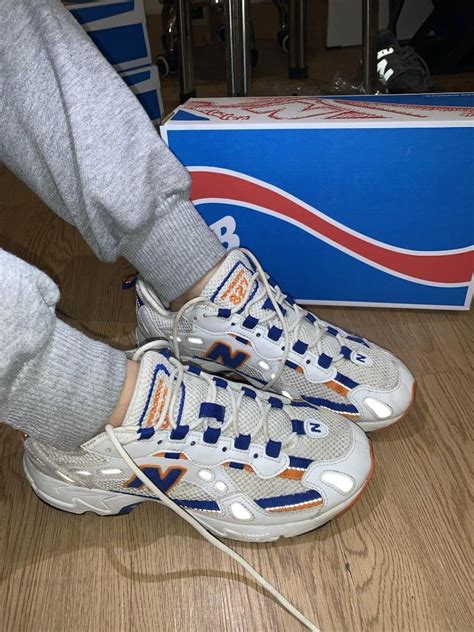 New Balance NB 827 Abzorb Original, Fesyen Pria, Sepatu , Sneakers di ...