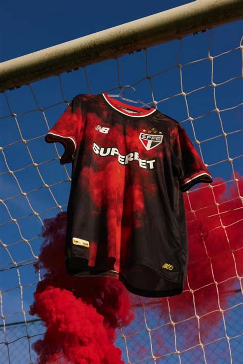 SPNet São Paulo lança nova terceira camisa que tem efeito de fumaça