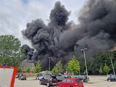 Dichter Rauch über Schacht Audorf Großbrand bricht in Werft aus