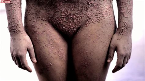 Naked Giulia Anchisi In Doppio Urlo Short