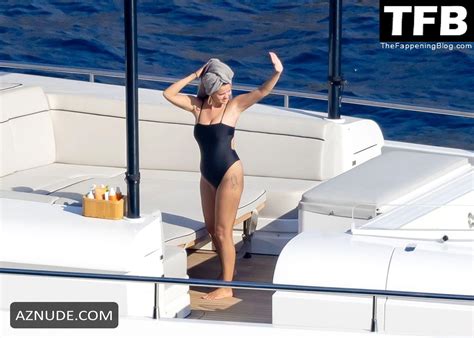 Selena Gomez Sexy Seen Flaunting Her Hot Bikini Body At The Beach In Positano AZNude