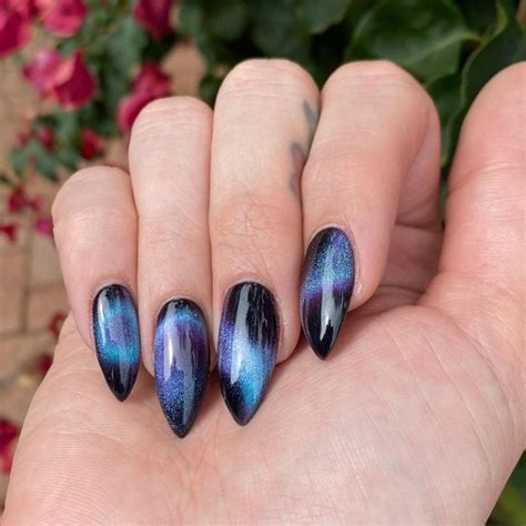 10 Dramatic Cat Eye Nails The Perfect Showstopper