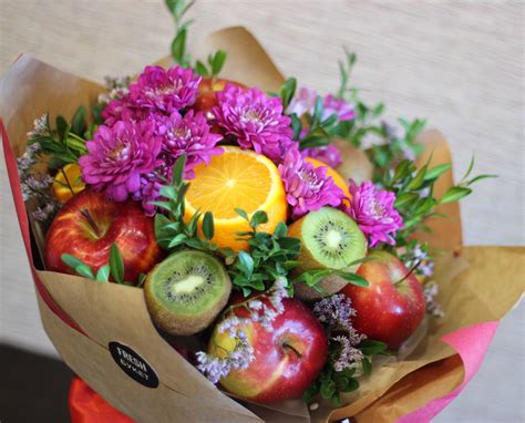 Pin by novi ekawati on Fruit hamper | Fruit hampers, Table decorations ...