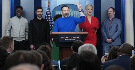 ‘ted Lasso Cast Visits White House To Discuss Mental Health Us Weekly