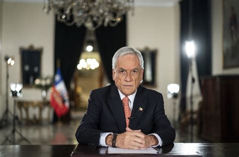 Presidente Piñera realiza cadena nacional para abordar situación del