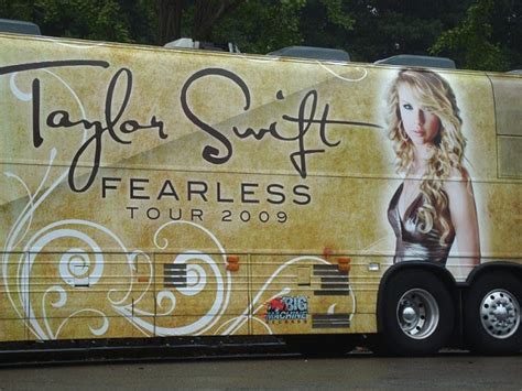 Who's Bus?: TAYLOR SWIFT Fearless Tour 2009