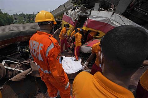 India Train Crash Kills More Than 280 Injures 900 Jefferson City News Tribune