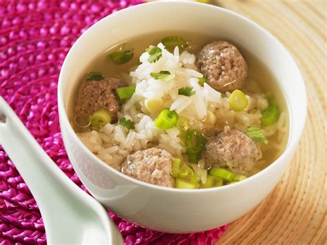 Suppe mit Reis und Hackbällchen Rezept EAT SMARTER