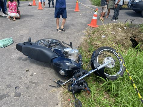 Jovem sem CNH não respeita placa pare e causa acidente em Cruzeiro do