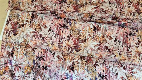 Viscose Radiance Wilde Bloemen Design Herfst Kleuren Makoma Stoffen