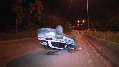 V Deo Carro Do Sistema Prisional Capota Na Br E Deixa Um Agente